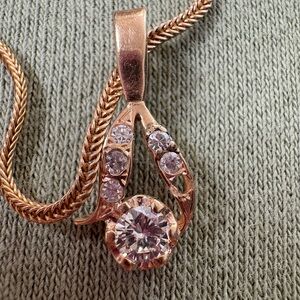 14k  diamond pendant and necklace